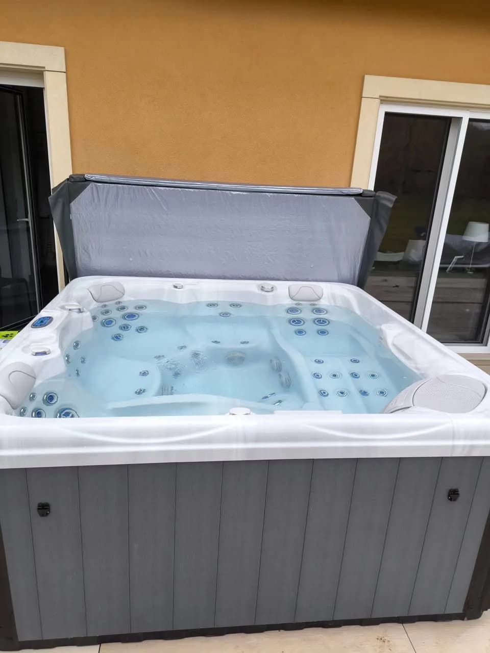 Installation d'un spa Athena, autre vue du chantier