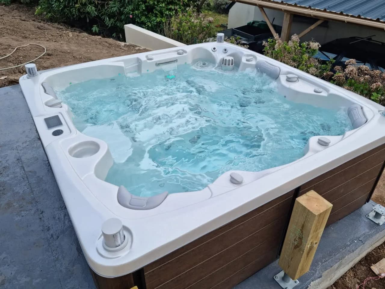 Installation d'un spa Hølen, autre vue du chantier