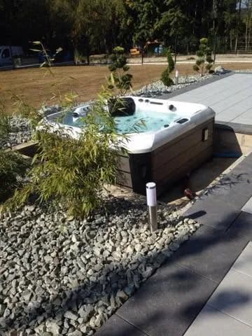 Installation d'un autre spa Artemis Full option, autre vue du chantier