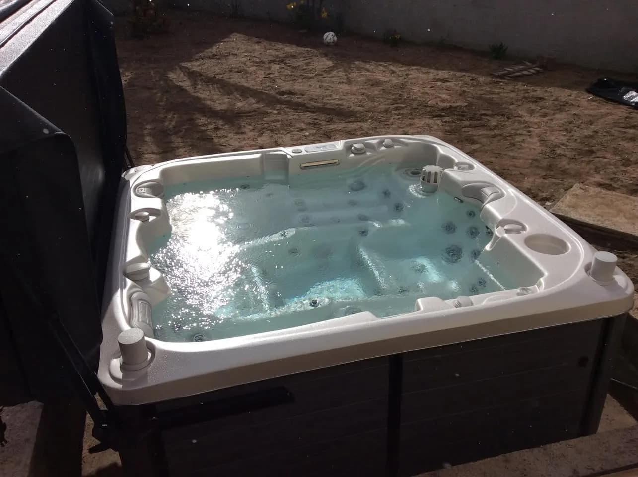 Installation d'un autre spa Bjørgan Full option dans le Finistère, autre vue du chantier
