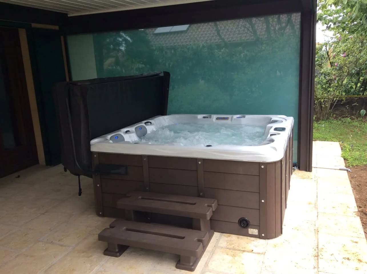 Installation d'un autre spa Burlington, autre vue du chantier