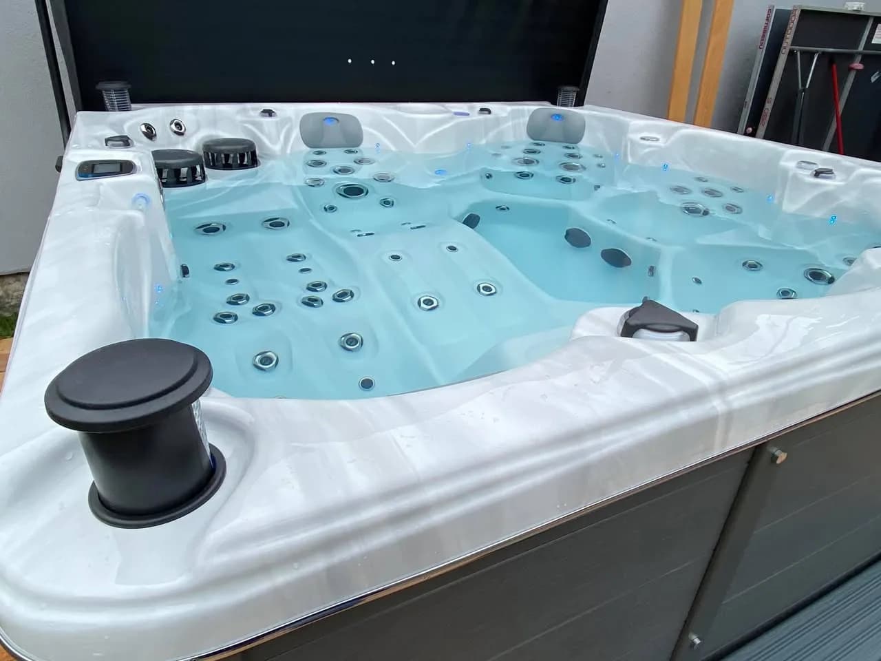 Installation d'un autre spa Cambridge Duel Full option dans le Bas-Rhin, autre vue du chantier