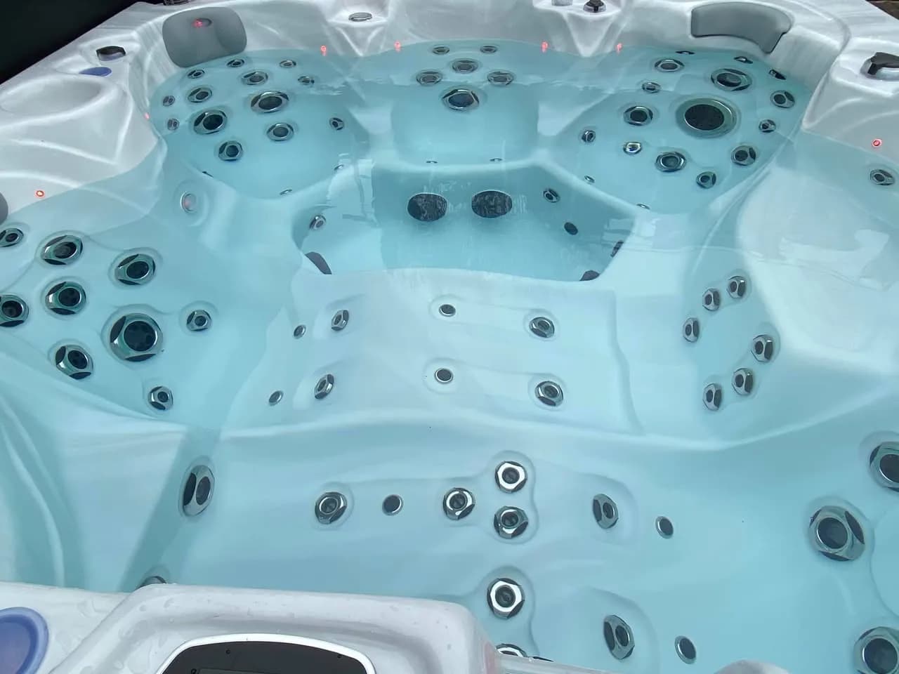 Installation d'un autre spa Cambridge Duel Full option dans le Bas-Rhin, autre vue du chantier