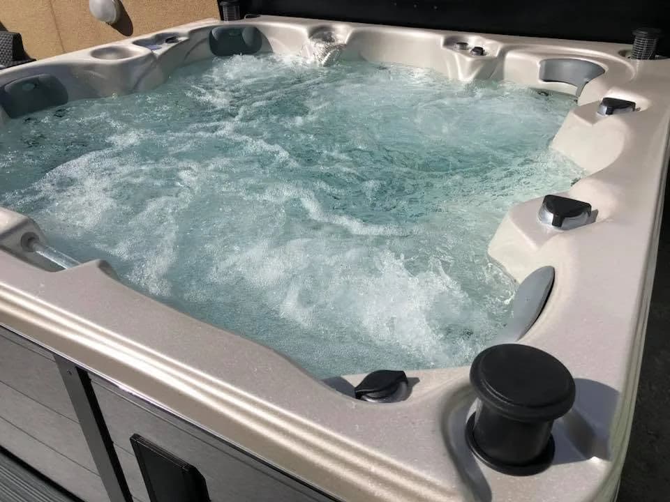 Installation d'un autre spa Cambridge Duel Full option dans le Haut-Rhin, autre vue du chantier
