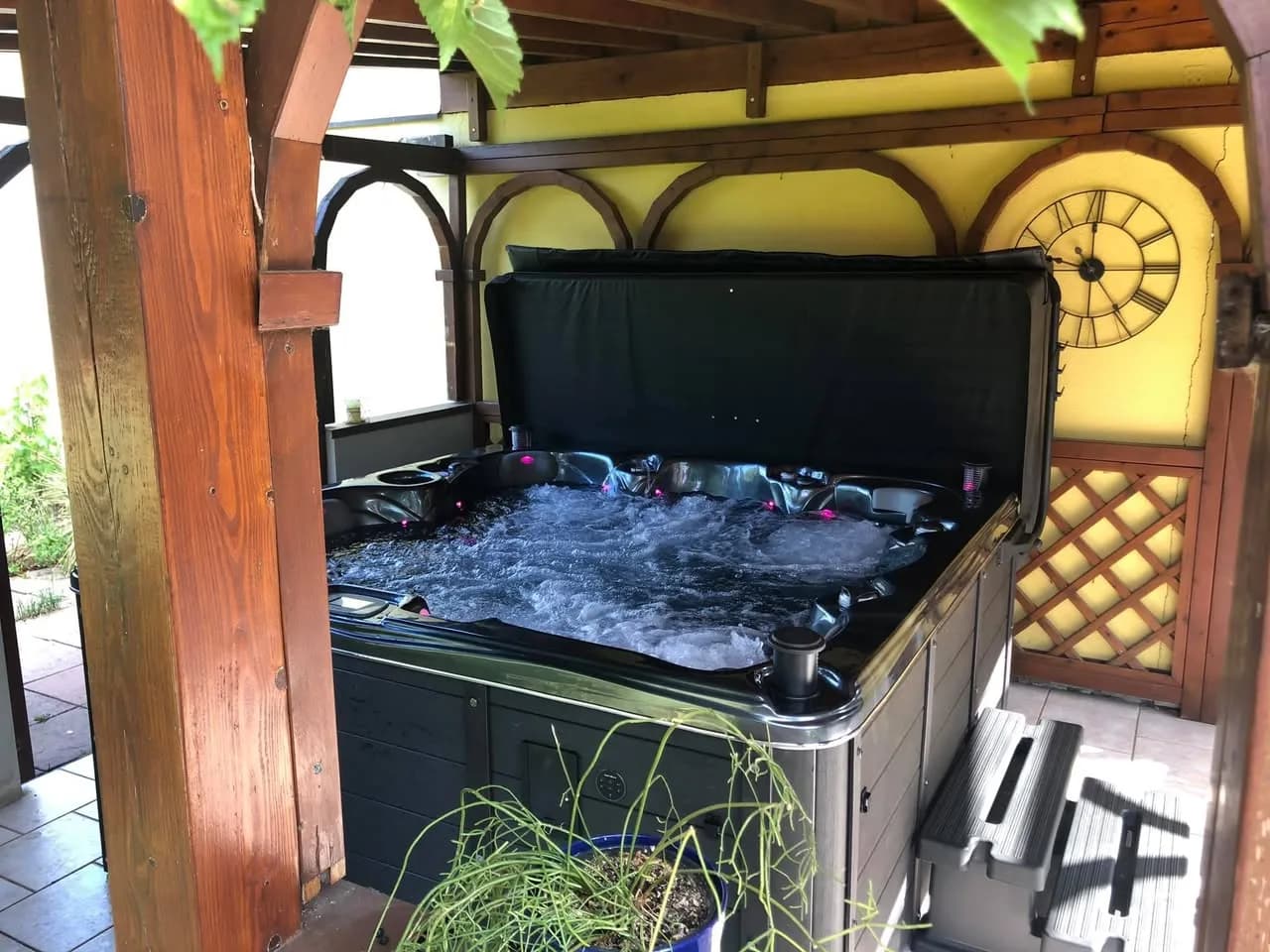 Installation d'un autre spa Cambridge Duel Full option, autre vue du chantier
