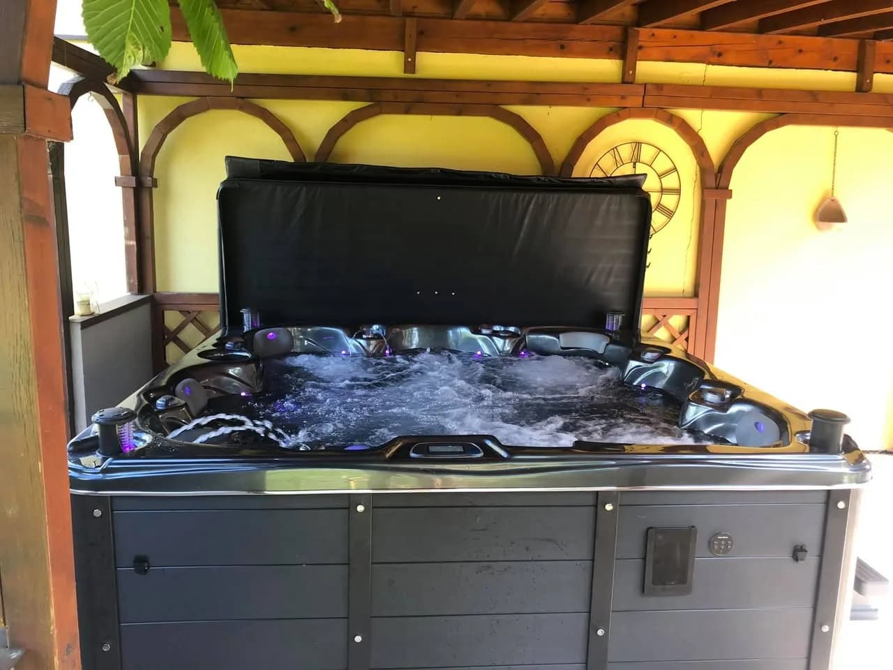 Installation d'un autre spa Cambridge Duel Full option, autre vue du chantier