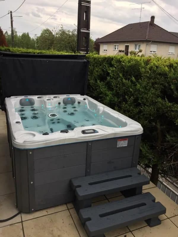 Installation d'un autre spa Montana en Meurthe-et-Moselle, autre vue du chantier