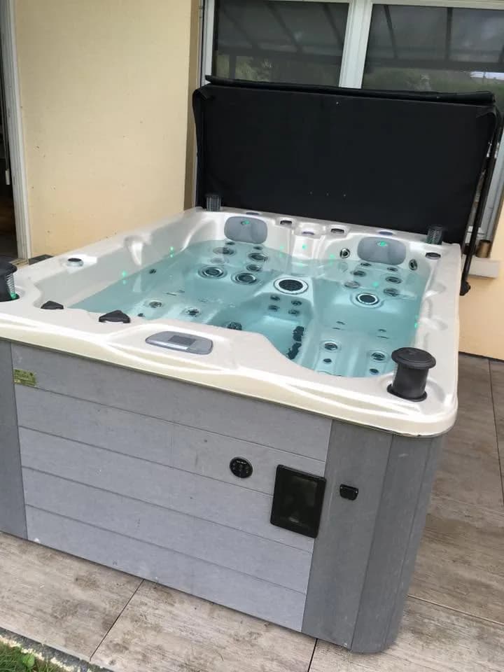 Installation d'un autre spa Montana Full option dans le Haut-Rhin, autre vue du chantier