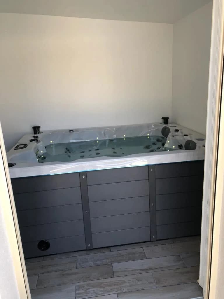 Installation d'un autre spa Montana Full option, autre vue du chantier
