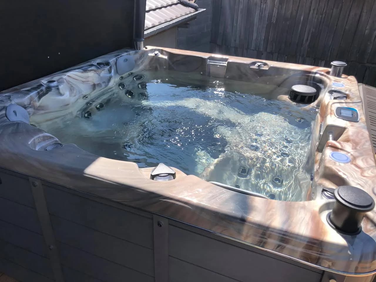 Installation d'un autre spa Ottawa Full option, autre vue du chantier
