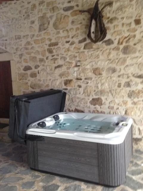 Installation d'un autre spa Puerla en Ardèche, autre vue du chantier