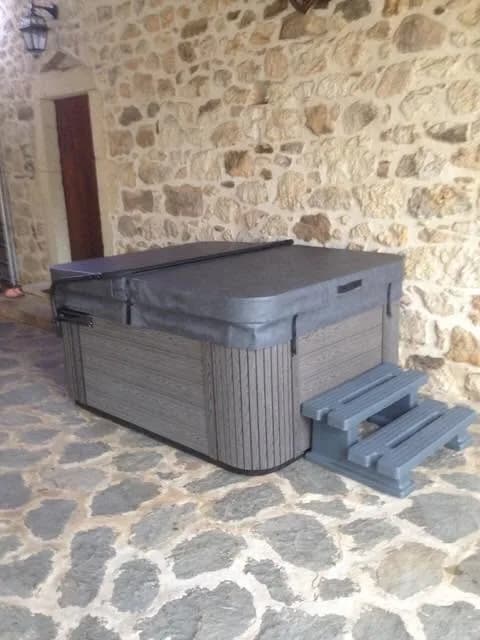 Installation d'un autre spa Puerla en Ardèche, autre vue du chantier