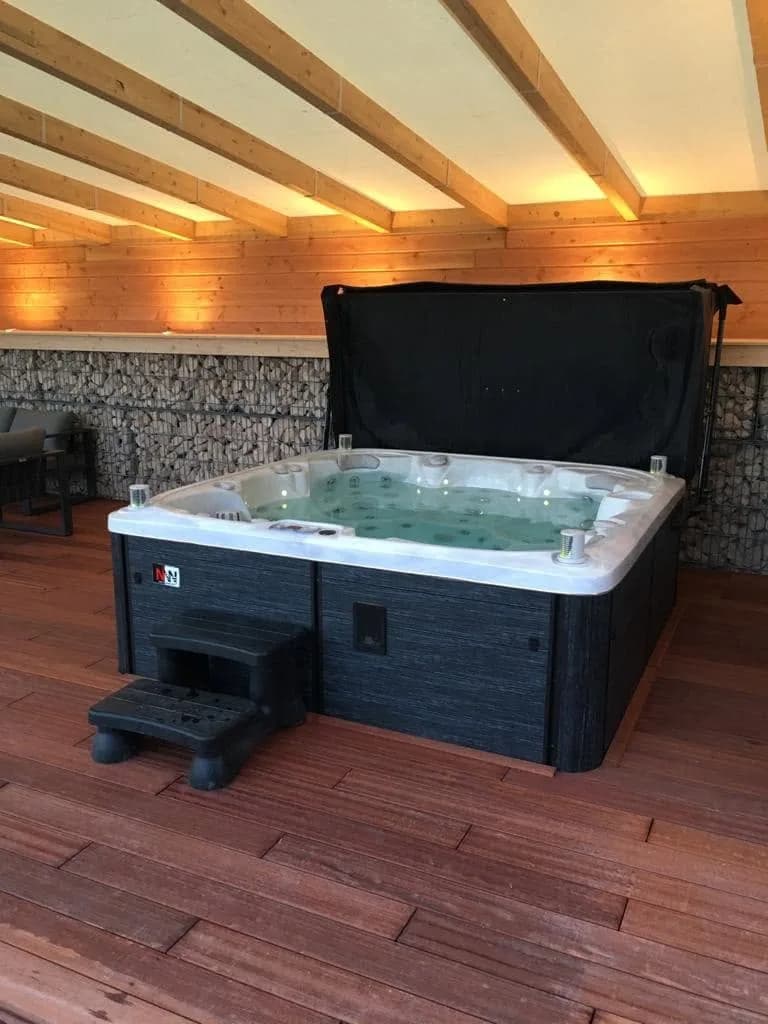 Installation d'un autre spa Søvik Full option, autre vue du chantier