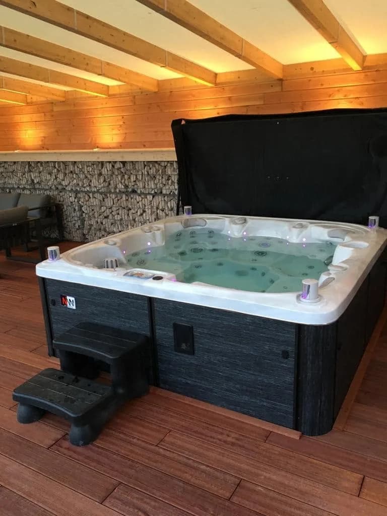 Installation d'un autre spa Søvik Full option, autre vue du chantier
