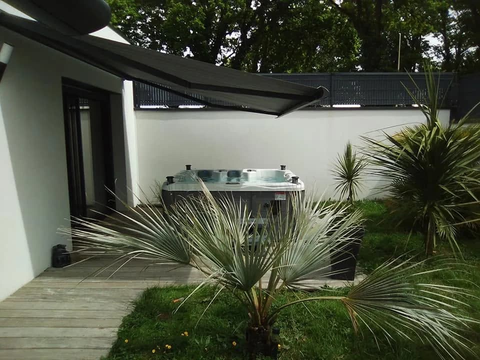 Installation d'un autre spa Vancouver dans le Territoire de Belfort, autre vue du chantier