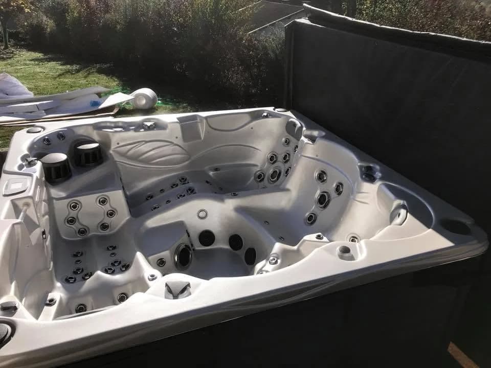 Installation d'un autre spa Vancouver dans les Vosges, autre vue du chantier