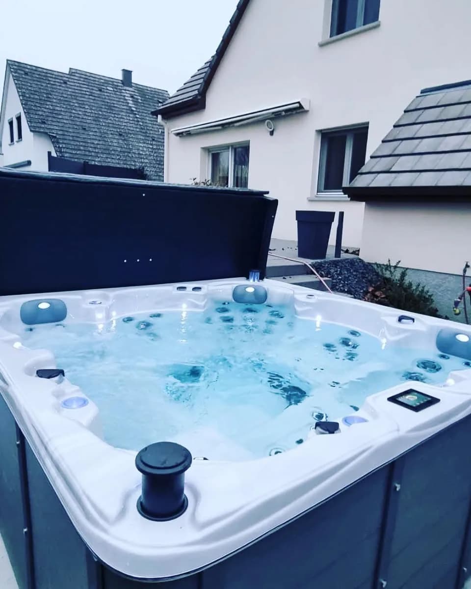 Installation d'un autre spa Vancouver Full option dans le Bas-Rhin, autre vue du chantier