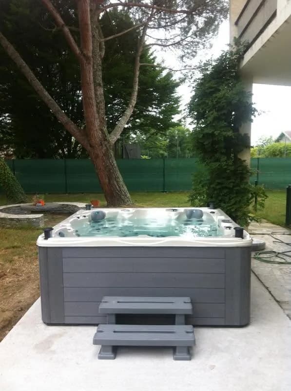 Installation d'un autre spa Vancouver Full option dans les Hautes-Pyrénées, autre vue du chantier