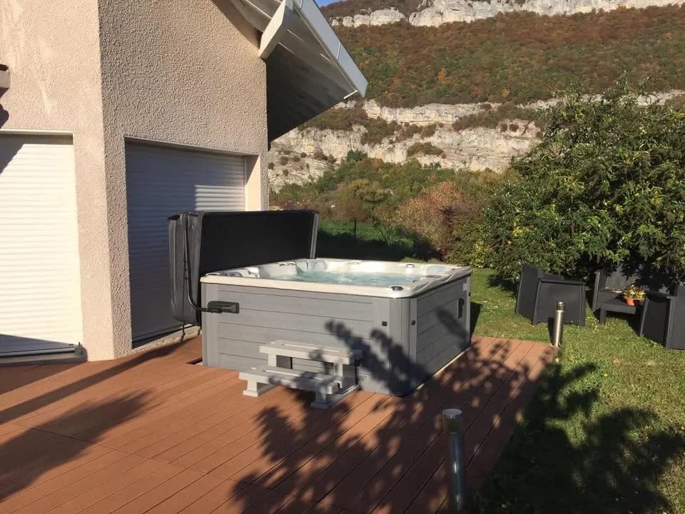 Installation d'un autre spa Vancouver Full option en Haute-Savoie, autre vue du chantier