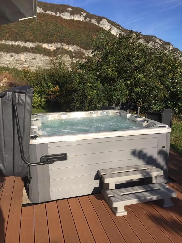 Installation d'un autre spa Vancouver Full option en Haute-Savoie, autre vue du chantier