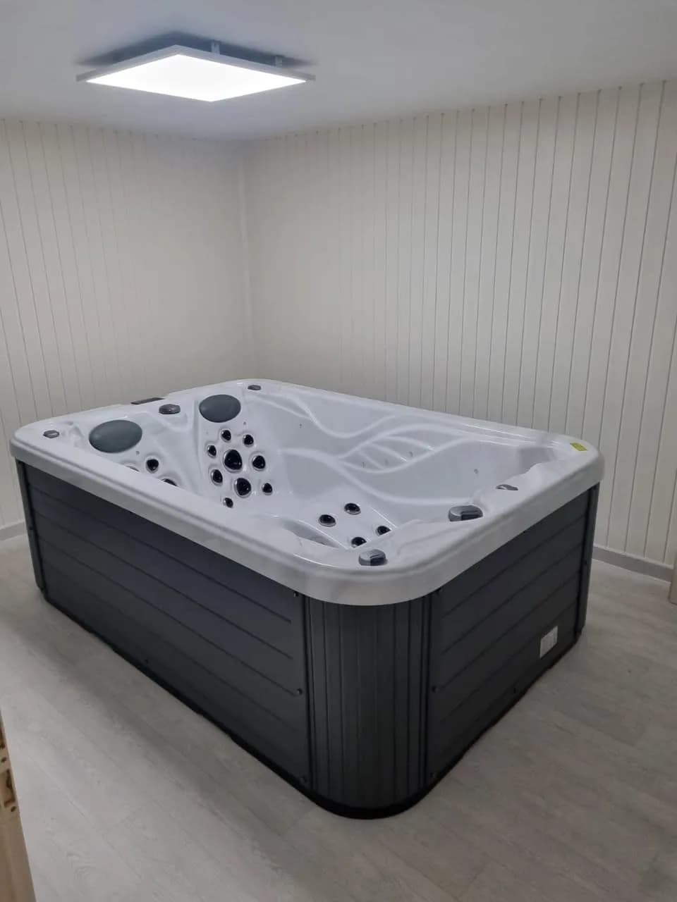 Installation d'un spa Apollon à Baldersheim, dans une pièce intérieure
