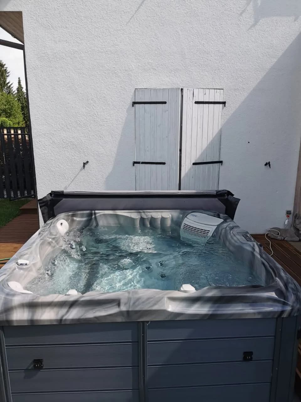 Installation d'un spa Artemis à Buschwiller, au pied de la façade