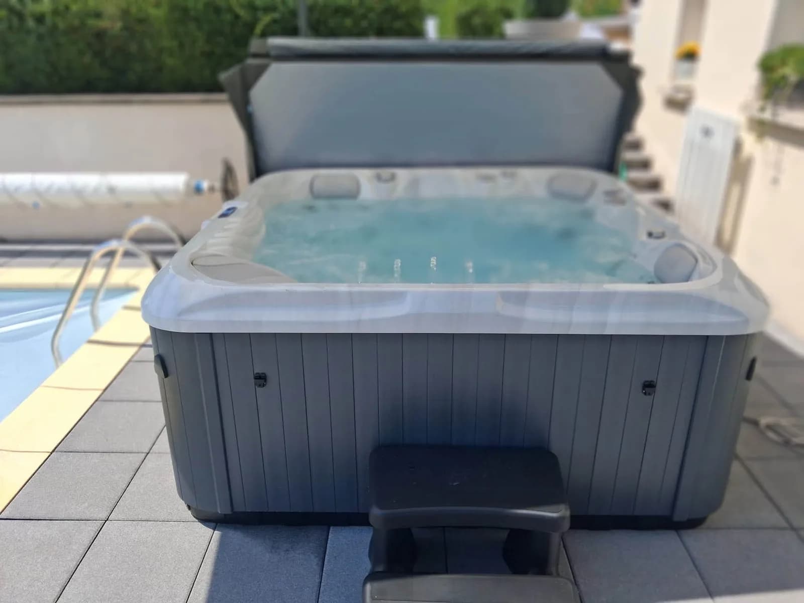 Installation d'un spa Artemis Full option à Écot, autre vue du chantier