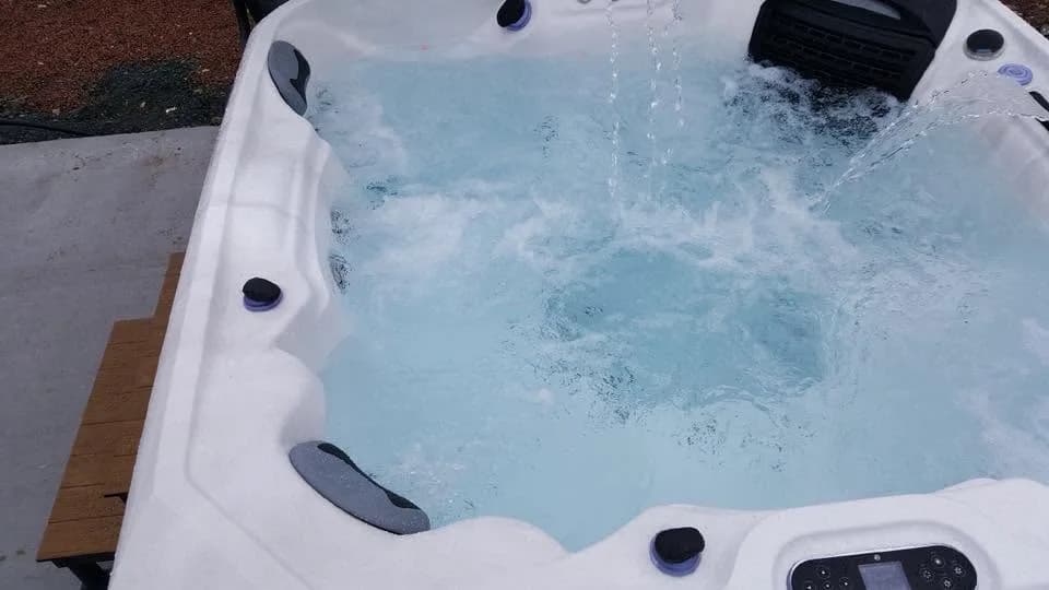 Installation d'un spa Artemis Full option, autre vue du chantier