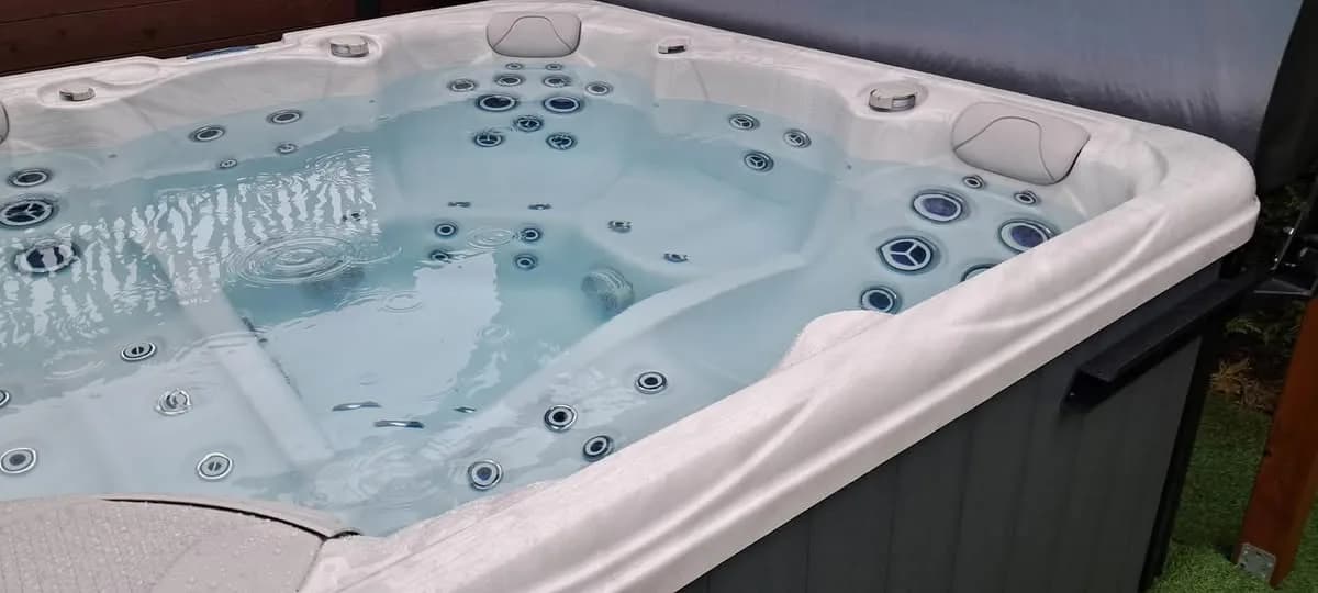 Installation d'un spa Athena à Beaune, autre vue du chantier