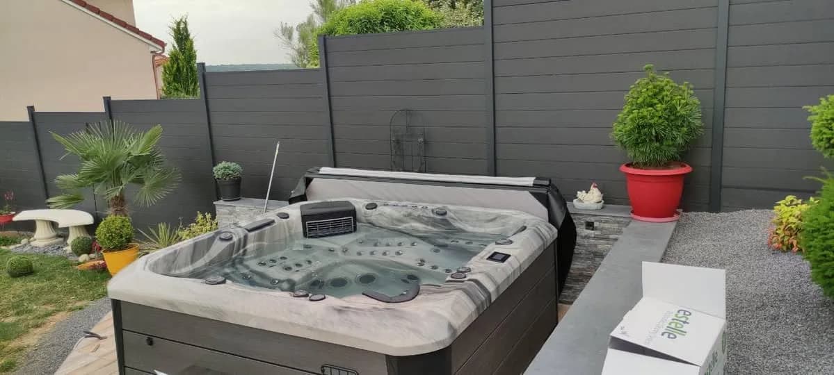 Installation d'un spa Barcelona Full option en Meurthe-et-Moselle, autre vue du chantier