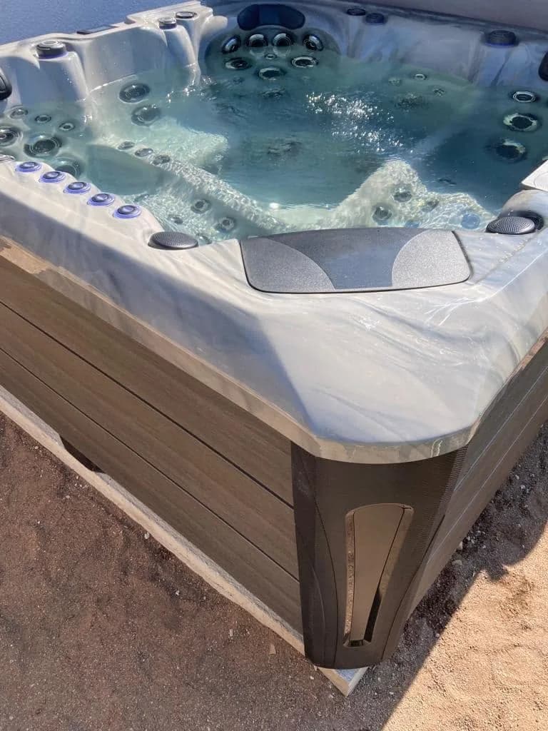 Installation d'un spa Barcelona à Lure, autre vue du chantier