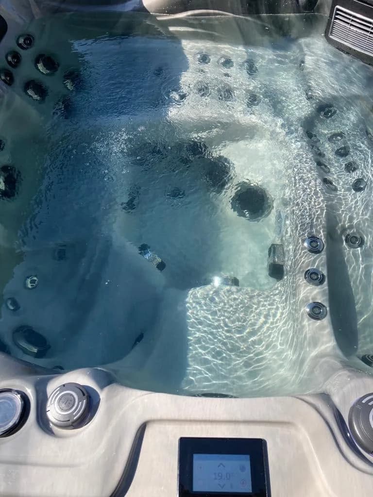 Installation d'un spa Barcelona à Lure, autre vue du chantier