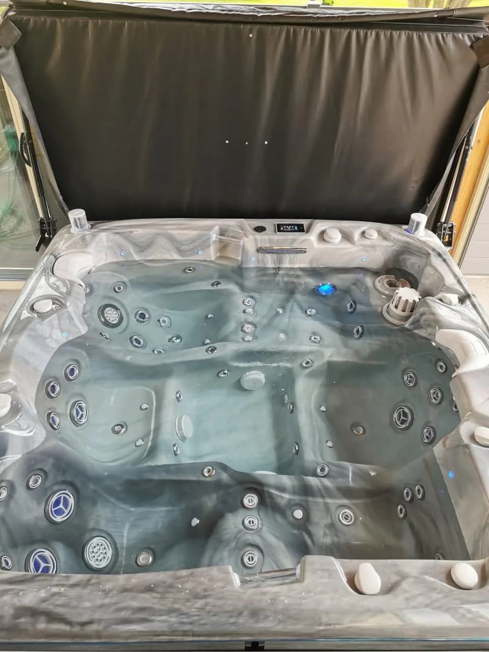 Installation d'un spa Bjørgan à Blénod-lès-Pont-à-Mousson, autre vue du chantier
