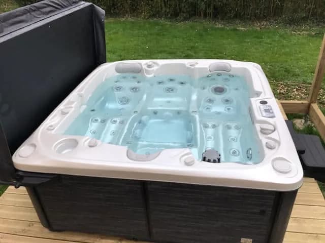 Installation d'un spa Bjørgan dans le Finistère, autre vue du chantier