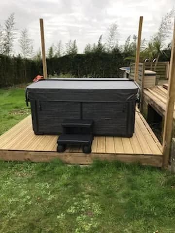 Installation d'un spa Bjørgan dans le Finistère, autre vue du chantier