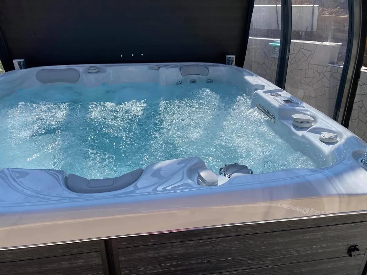 Installation d'un spa Bjørgan Full option à Audincourt, autre vue du chantier