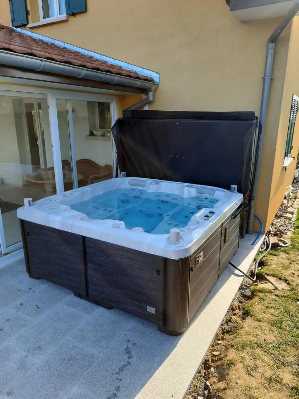Installation d'un spa Bjørgan Full option à Feldbach, autre vue du chantier