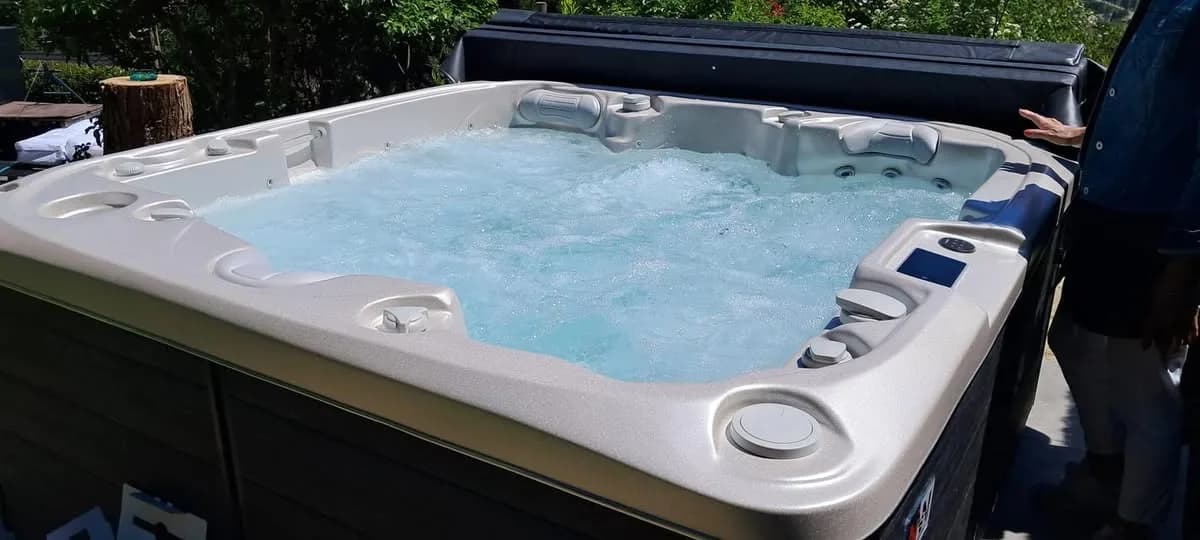 Installation d'un spa Bjørgan Full option à Fellering, autre vue du chantier