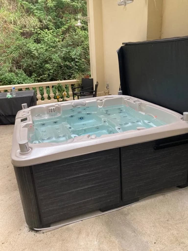 Installation d'un spa Bjørgan Full option à Menton, autre vue du chantier