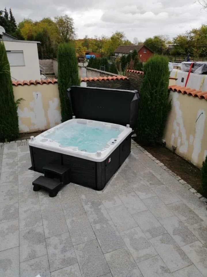 Installation d'un spa Bjørgan Full option à Seltz, autre vue du chantier