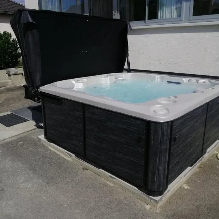 Installation d'un spa Bjørgan Full option à Staffelfelden, autre vue du chantier