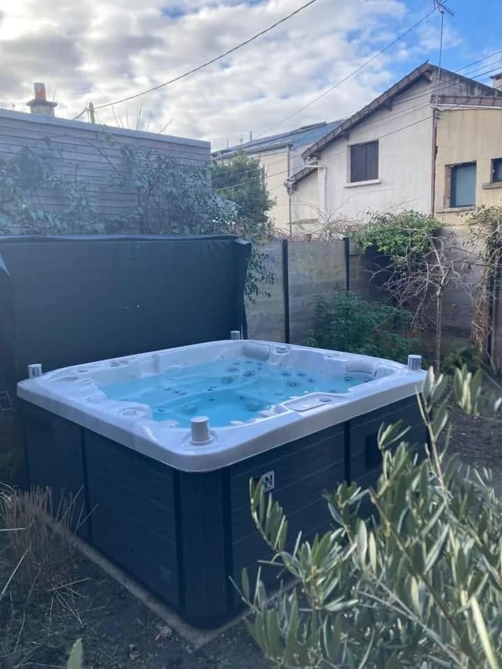 Installation d'un spa Bjørgan Full option, autre vue du chantier