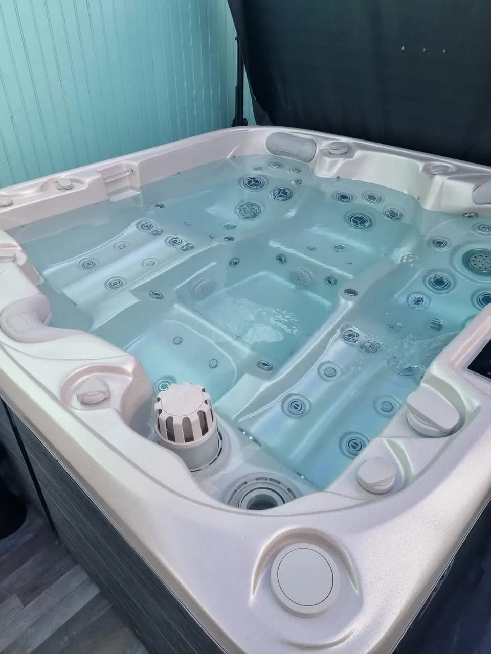 Installation d'un spa Bjørgan à Grand'Combe-Châteleu, autre vue du chantier
