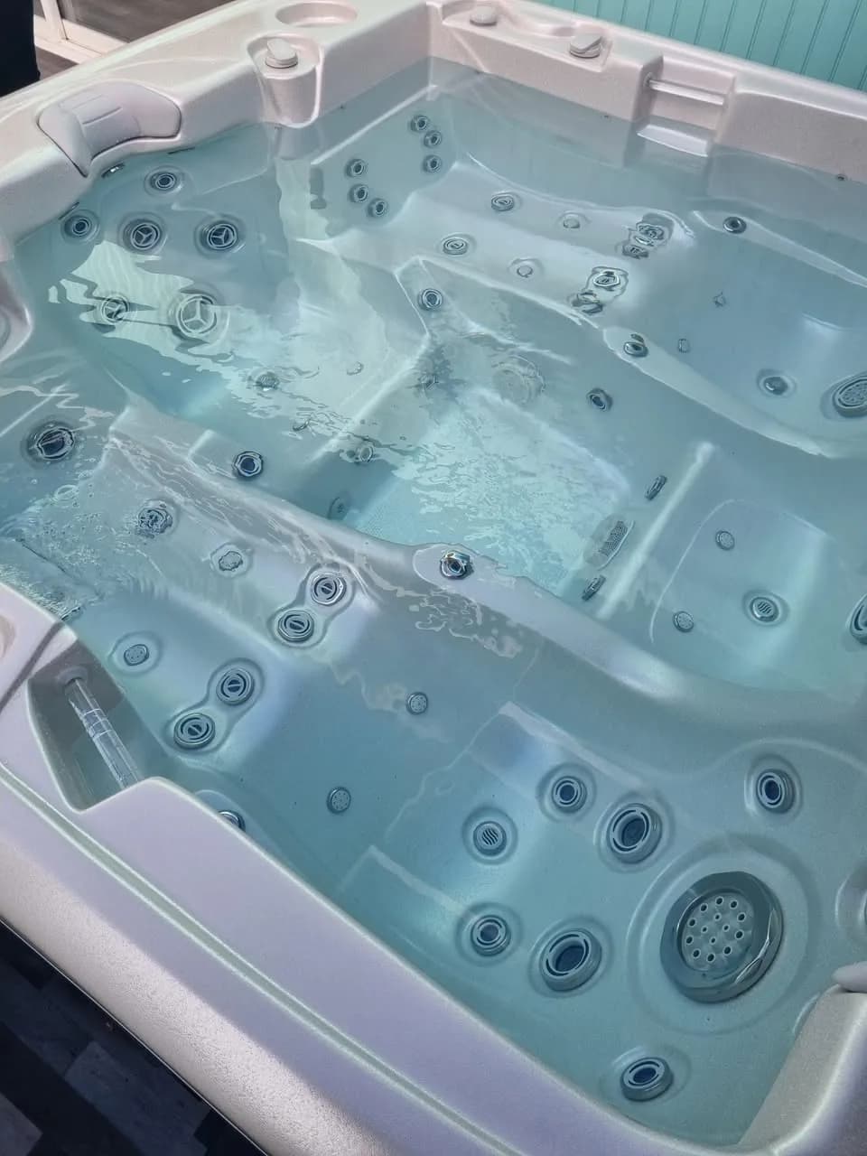 Installation d'un spa Bjørgan à Grand'Combe-Châteleu, autre vue du chantier