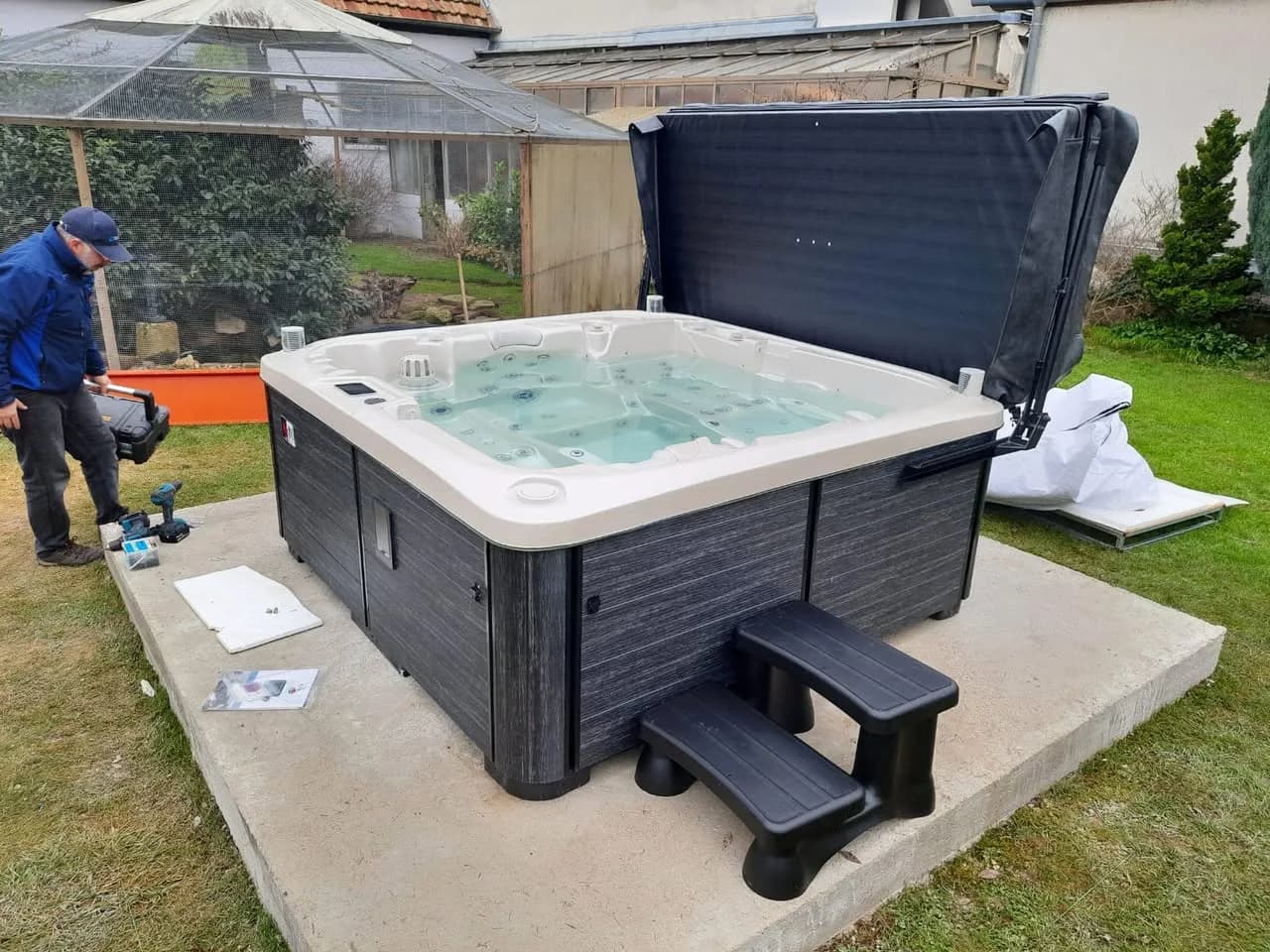 Installation d'un spa Bjørgan à Kaltenhouse, autre vue du chantier