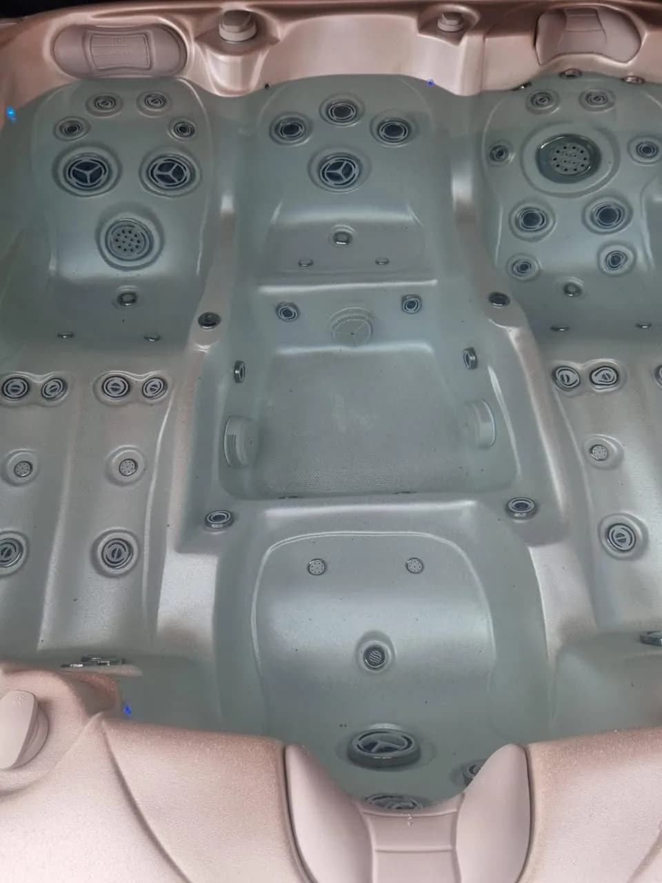 Installation d'un spa Bjørgan à Rossfeld, autre vue du chantier