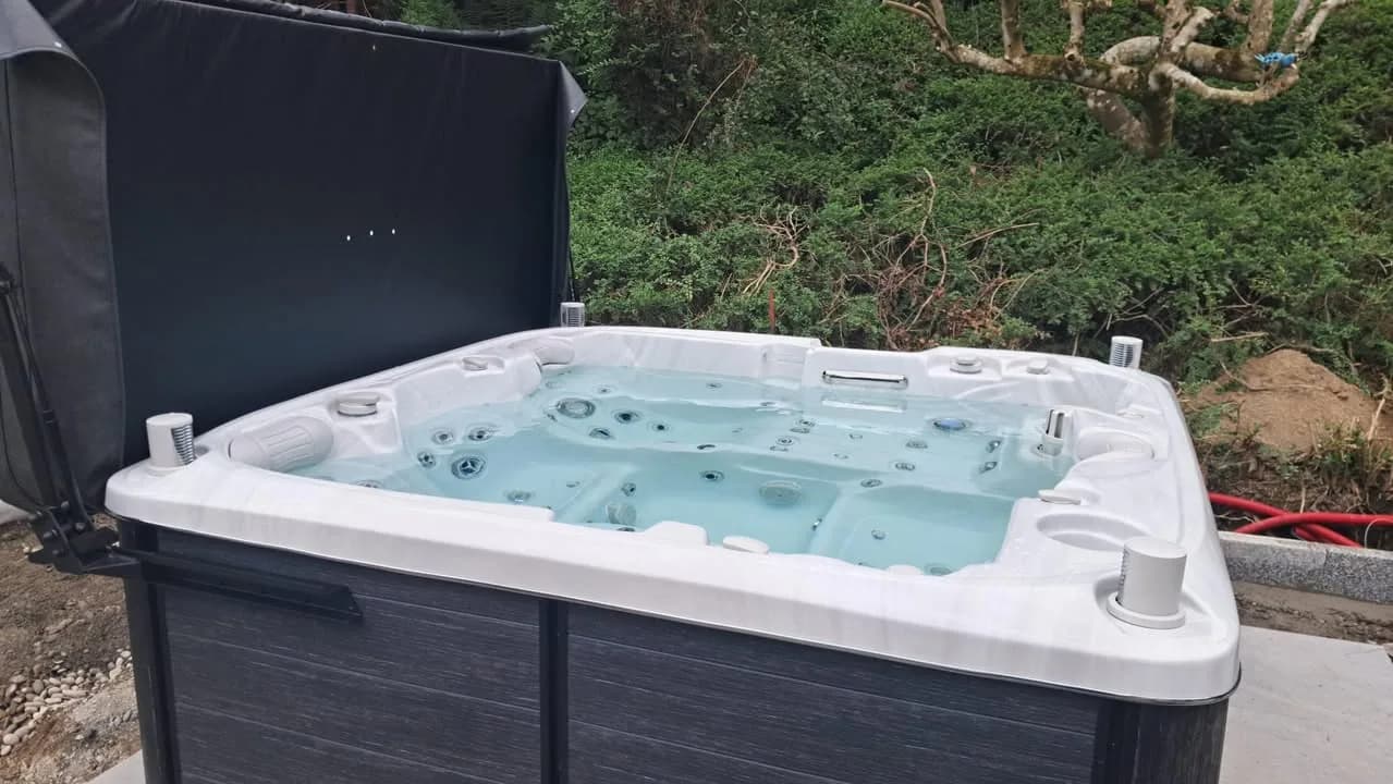 Installation d'un spa Bjørgan à Thann, autre vue du chantier