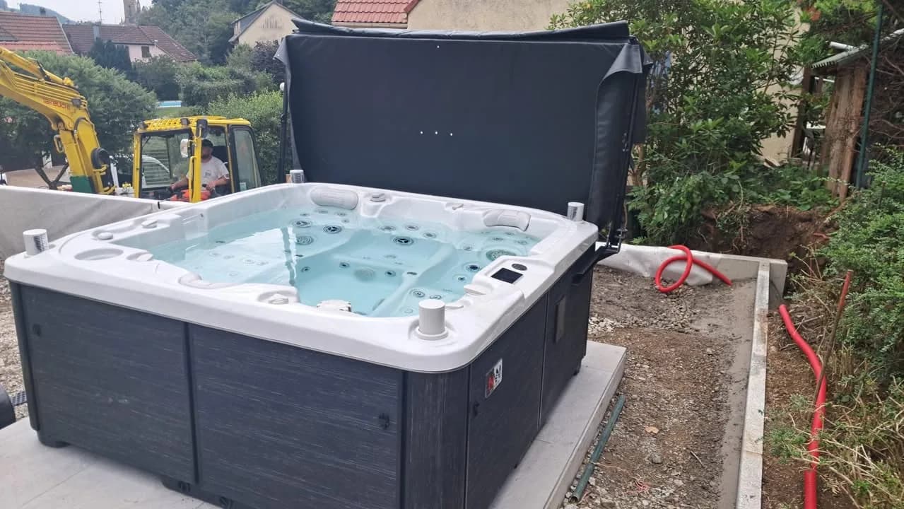 Installation d'un spa Bjørgan à Thann, autre vue du chantier