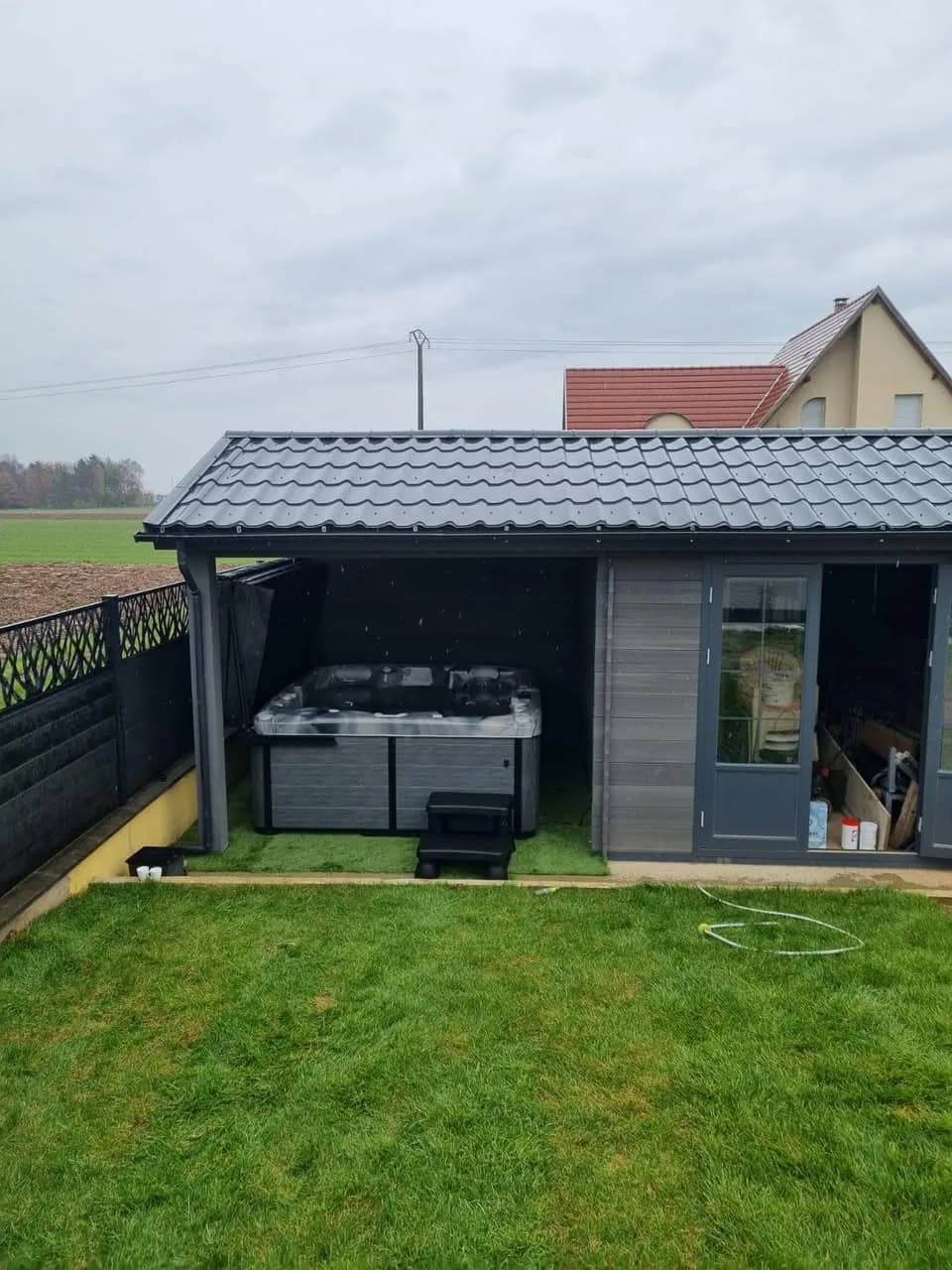 Installation d'un spa Bjørgan à Wiwersheim, autre vue du chantier