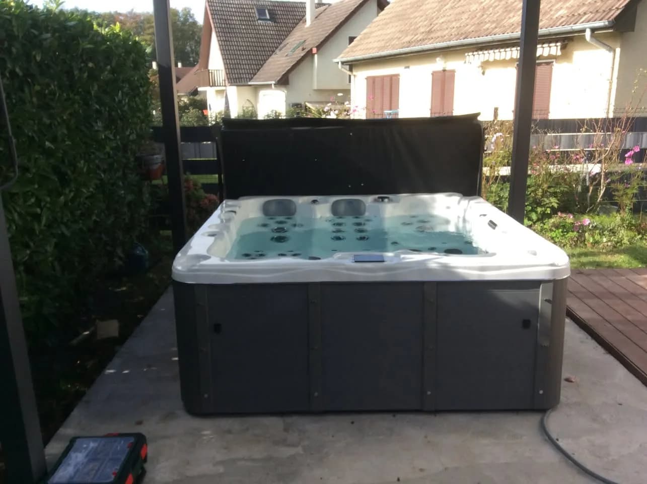 Installation d'un spa Burlington à Bures-sur-Yvette, autre vue du chantier